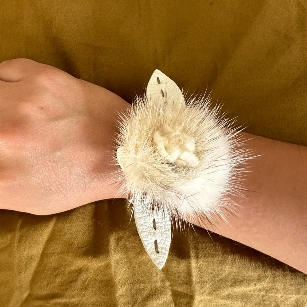 Authentic Fendi Selleria Mink Flower Leather Ivory Adjustable Snap Bracelet